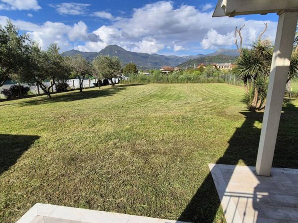 casa indipendente in vendita a Camaiore in zona Capezzano Pianore