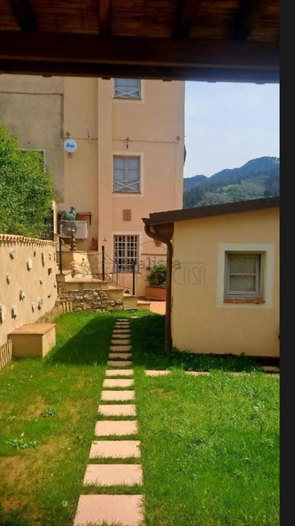 casa indipendente in vendita a Camaiore
