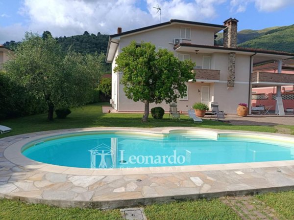 casa indipendente in vendita a Camaiore