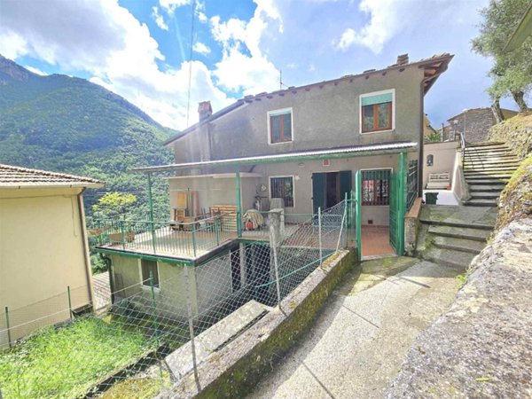casa semindipendente in vendita a Camaiore