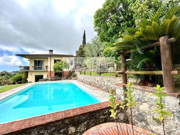 casa indipendente in vendita a Camaiore in zona Lido di Camaiore