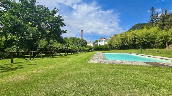 appartamento in vendita a Camaiore in zona Lombrici