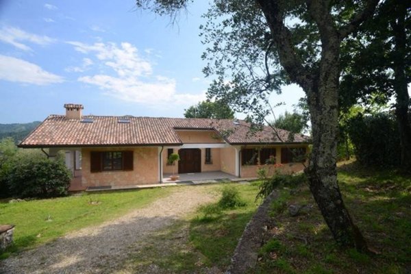casa indipendente in vendita a Camaiore in zona Vado