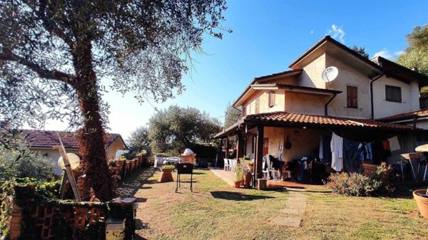 casa indipendente in vendita a Camaiore