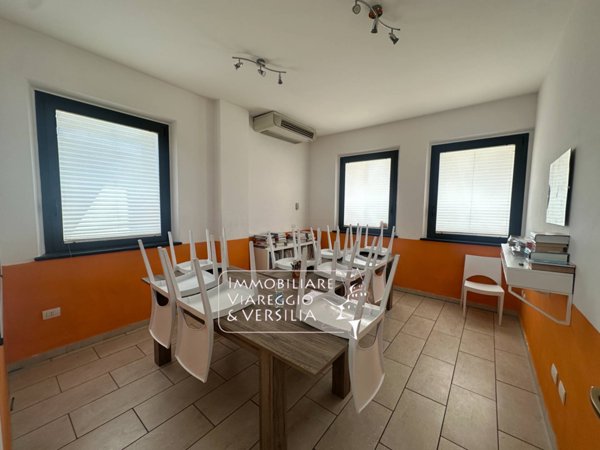 ufficio in vendita a Camaiore in zona Lido di Camaiore
