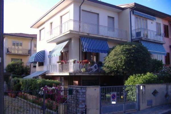 casa indipendente in vendita a Camaiore in zona Vado