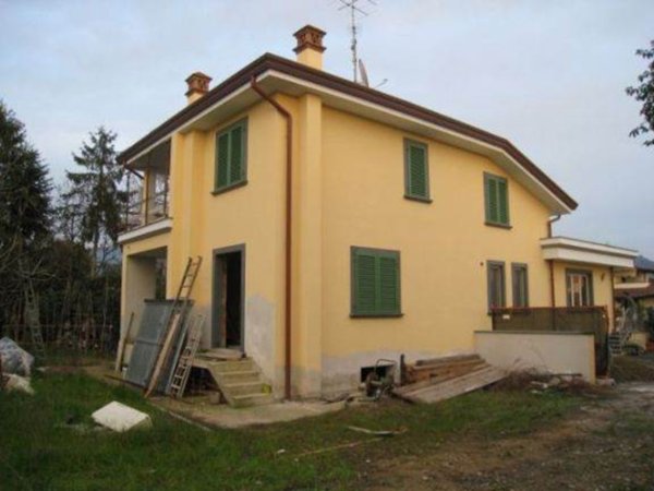 casa indipendente in vendita a Camaiore in zona Vado