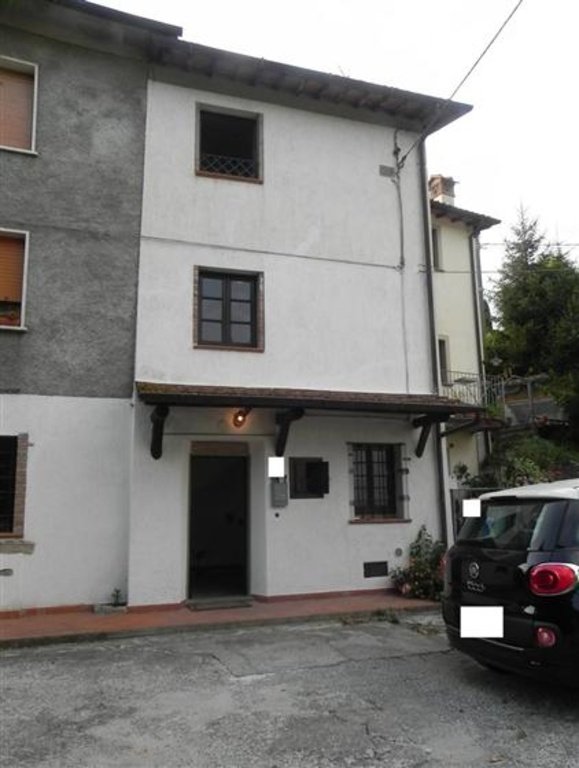 casa indipendente in vendita a Camaiore in zona Vado