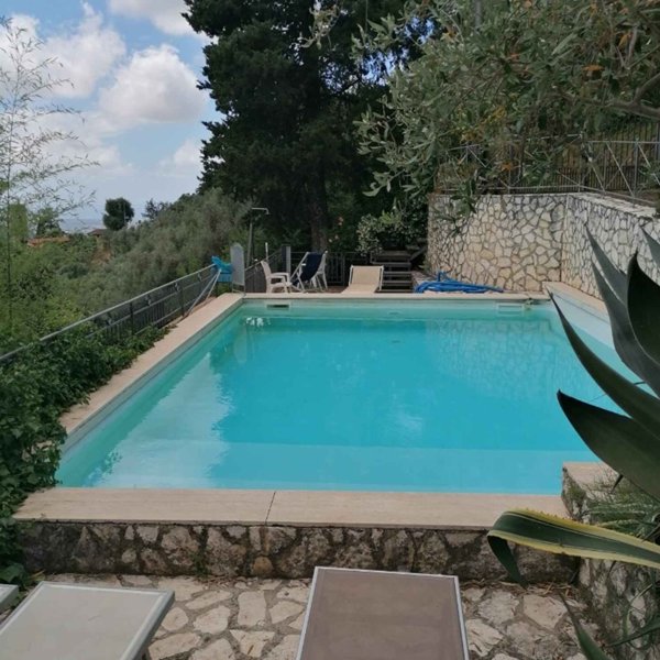 casa indipendente in vendita a Camaiore in zona Lido di Camaiore