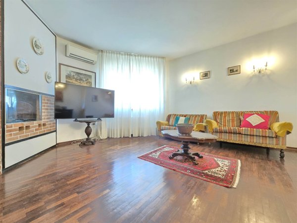 casa semindipendente in vendita a Camaiore in zona Vado