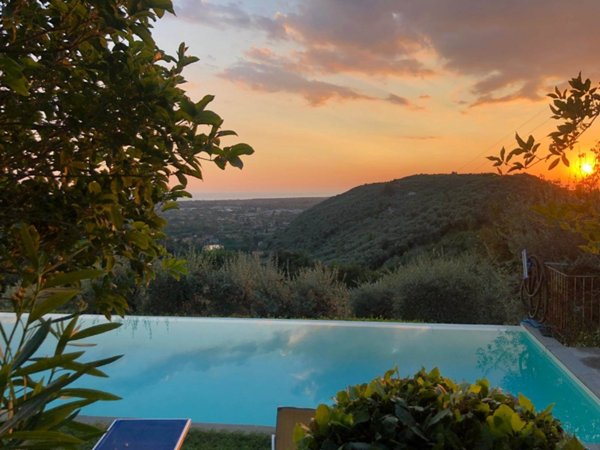 casa indipendente in vendita a Camaiore