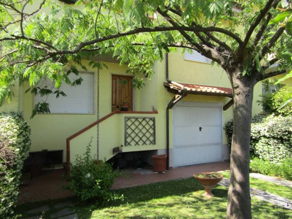 casa indipendente in vendita a Camaiore in zona Capezzano Pianore