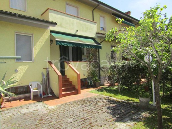 casa indipendente in vendita a Camaiore in zona Capezzano Pianore