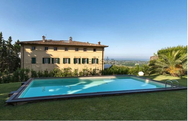 casa indipendente in vendita a Camaiore