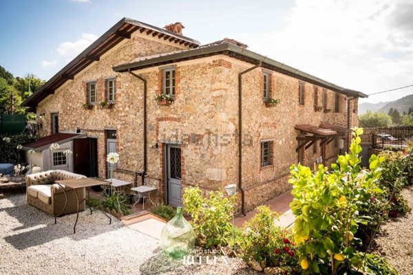 casa indipendente in vendita a Camaiore