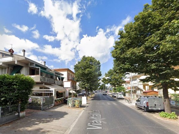 appartamento in vendita a Camaiore in zona Lido di Camaiore