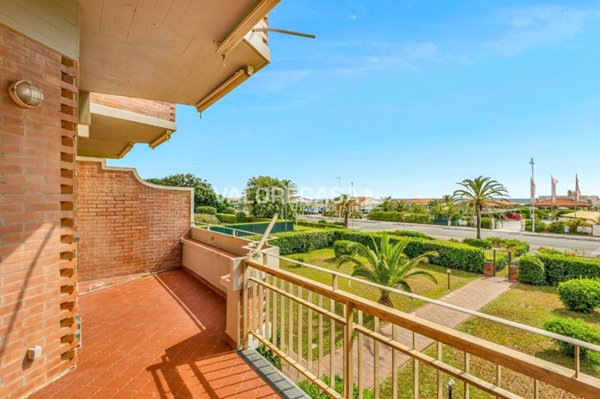 appartamento in vendita a Camaiore in zona Lido di Camaiore
