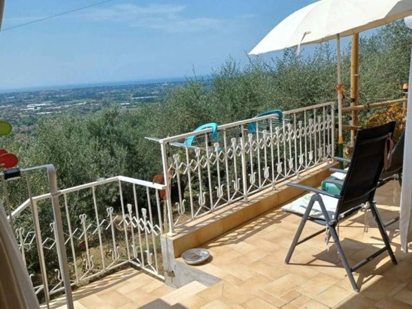 casa indipendente in vendita a Camaiore