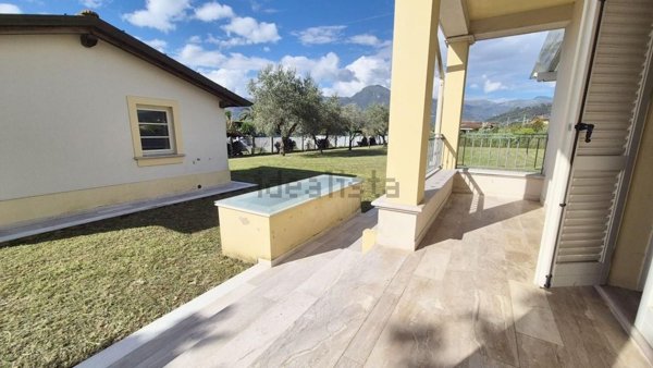 casa indipendente in vendita a Camaiore in zona Capezzano Pianore