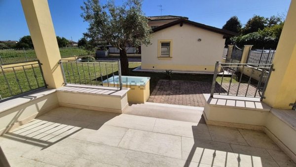 casa indipendente in vendita a Camaiore in zona Capezzano Pianore