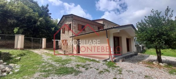 casa indipendente in vendita a Camaiore