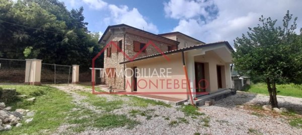 casa indipendente in vendita a Camaiore