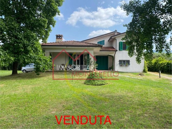 casa indipendente in vendita a Camaiore in zona Capezzano Pianore