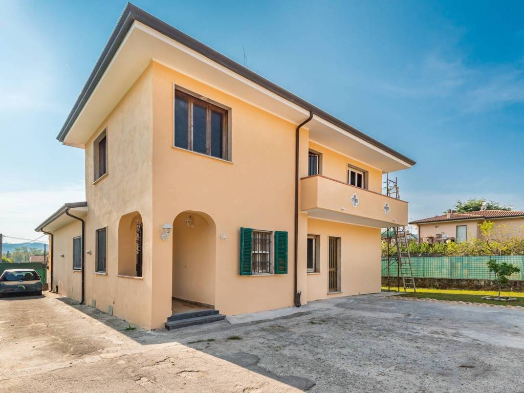 casa indipendente in vendita a Camaiore