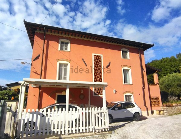 casa indipendente in vendita a Camaiore in zona Capezzano Pianore