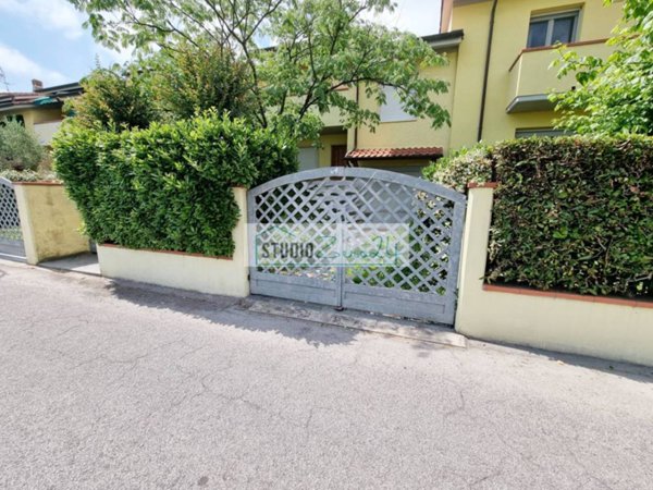 casa indipendente in vendita a Camaiore in zona Capezzano Pianore