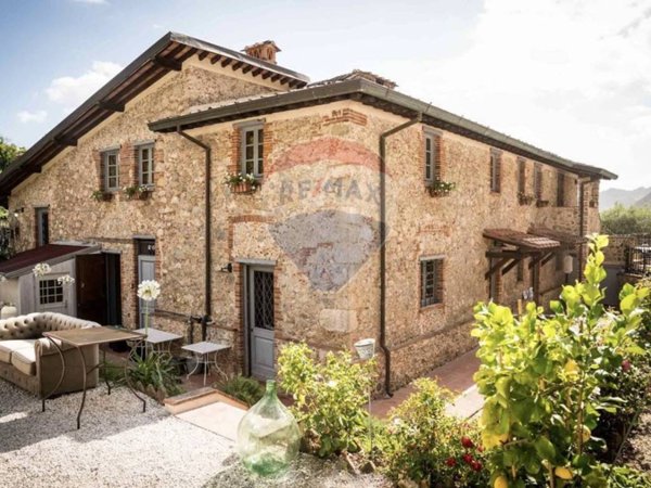 casa indipendente in vendita a Camaiore