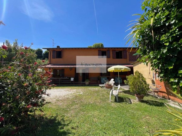casa indipendente in vendita a Camaiore in zona Capezzano Pianore