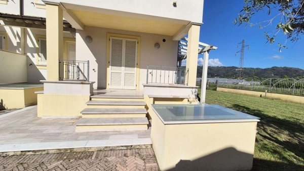 casa indipendente in vendita a Camaiore in zona Capezzano Pianore