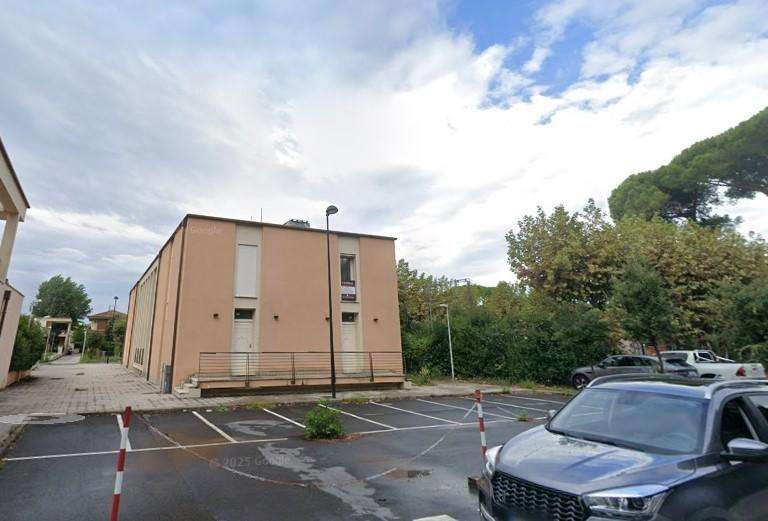 ufficio in vendita a Camaiore in zona Lido di Camaiore