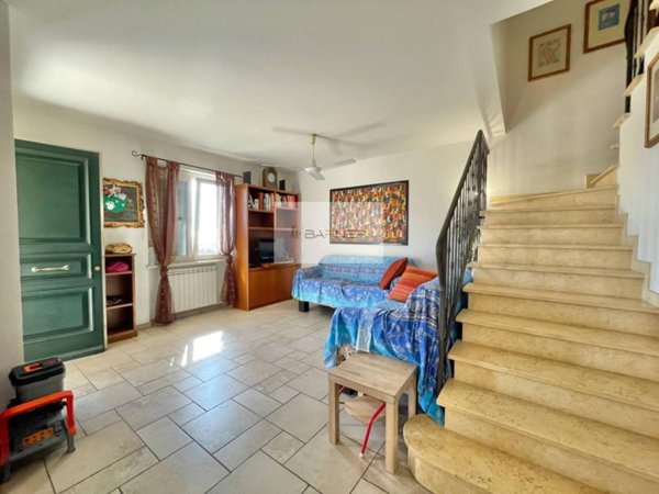 casa indipendente in vendita a Camaiore in zona Capezzano Pianore
