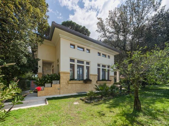 casa indipendente in vendita a Camaiore in zona Lido di Camaiore