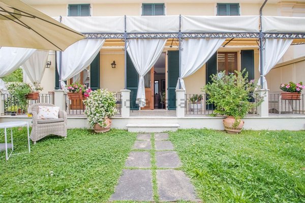 casa indipendente in vendita a Camaiore in zona Lido di Camaiore