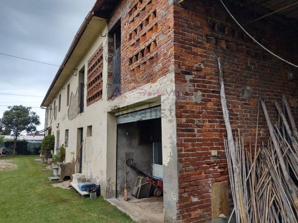 casale in vendita a Camaiore in zona Capezzano Pianore