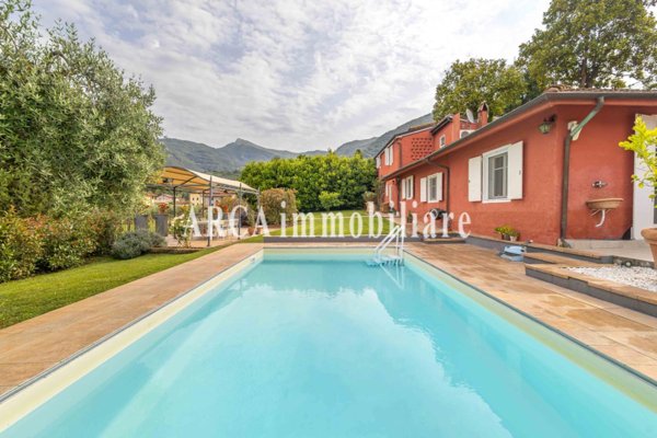 casa indipendente in vendita a Camaiore