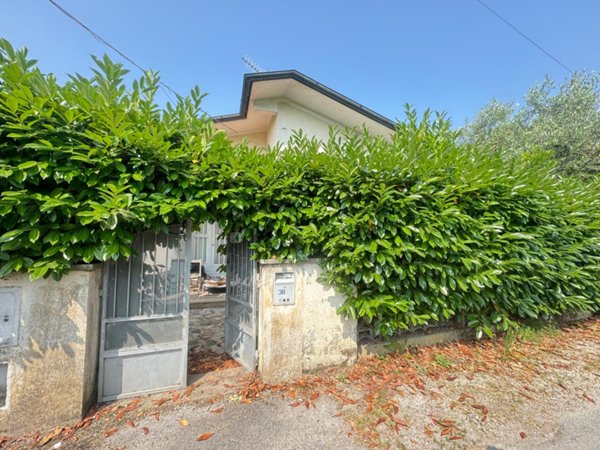 casa indipendente in vendita a Camaiore
