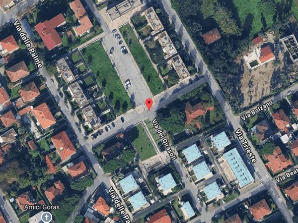 ufficio in vendita a Camaiore in zona Lido di Camaiore