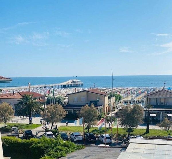 appartamento in vendita a Camaiore in zona Lido di Camaiore