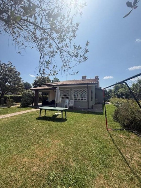 casa indipendente in vendita a Camaiore in zona Lido di Camaiore