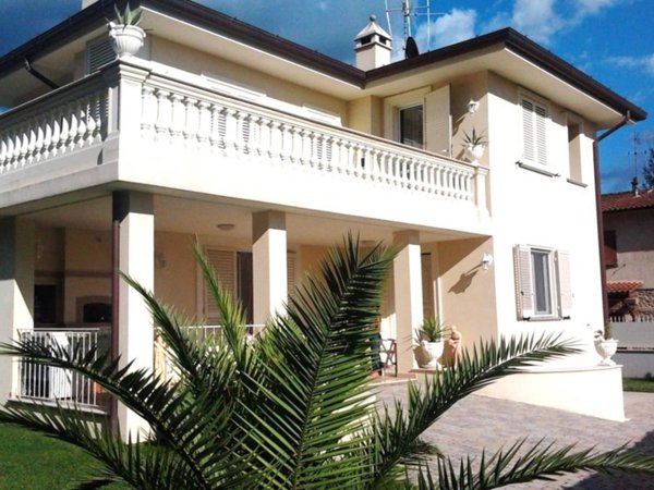 casa indipendente in vendita a Camaiore