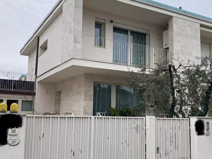 casa indipendente in vendita a Camaiore in zona Lido di Camaiore