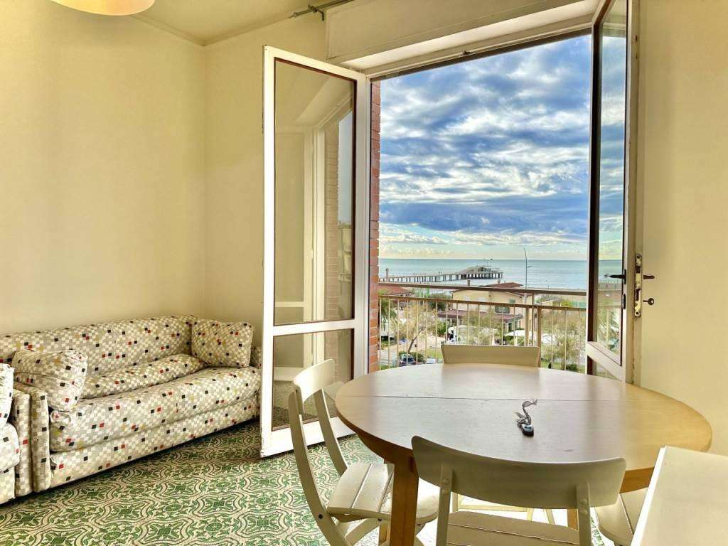 appartamento in vendita a Camaiore in zona Lido di Camaiore