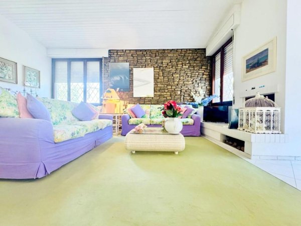 casa indipendente in vendita a Camaiore in zona Lido di Camaiore