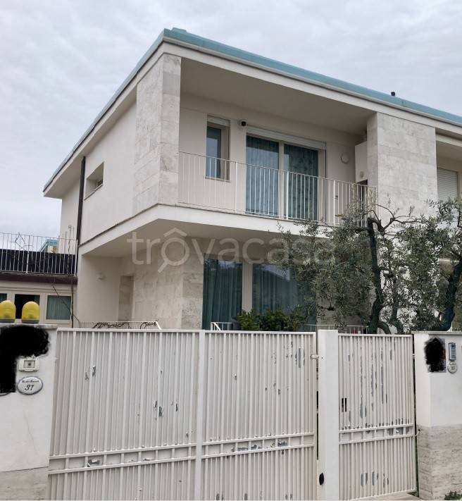 casa indipendente in vendita a Camaiore in zona Lido di Camaiore