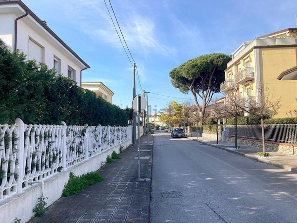 appartamento in vendita a Camaiore in zona Lido di Camaiore