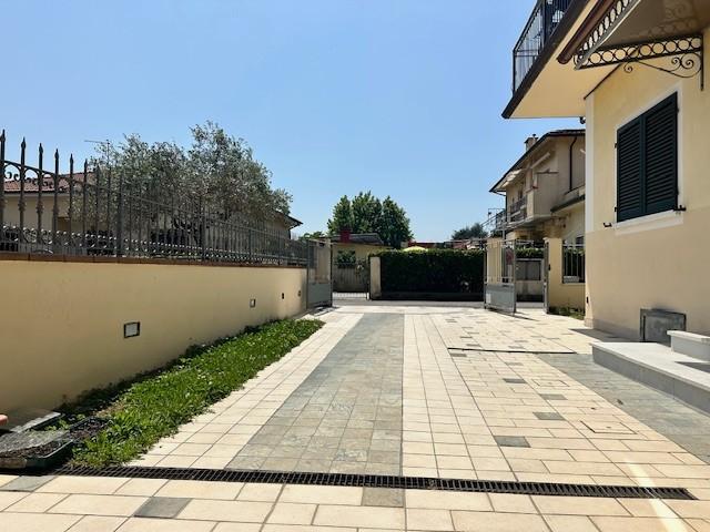 appartamento in vendita a Camaiore in zona Lido di Camaiore